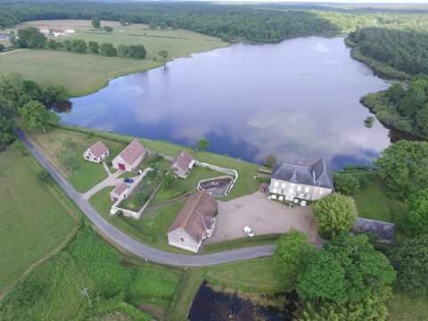 Etang de 16ha &amp; gîte haut de gamme, calme, beauté, sérénité (6 couchages)
