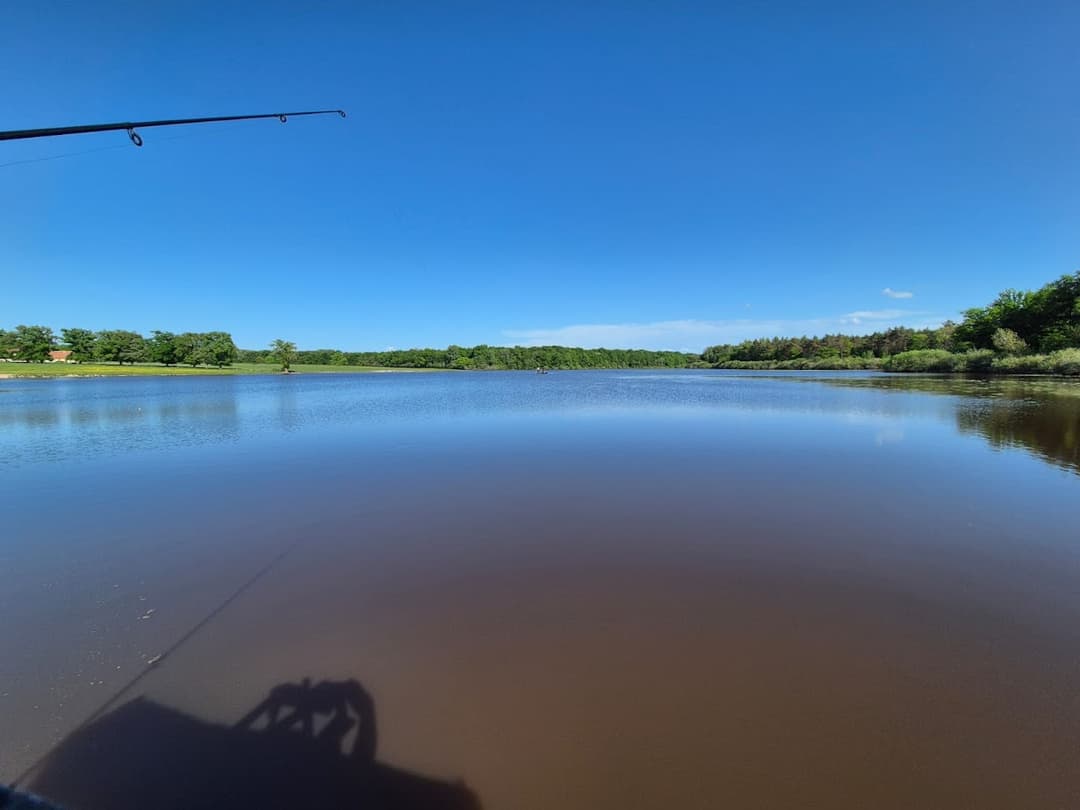 Etang de 16ha &amp; gîte haut de gamme, calme, beauté, sérénité (6 couchages)