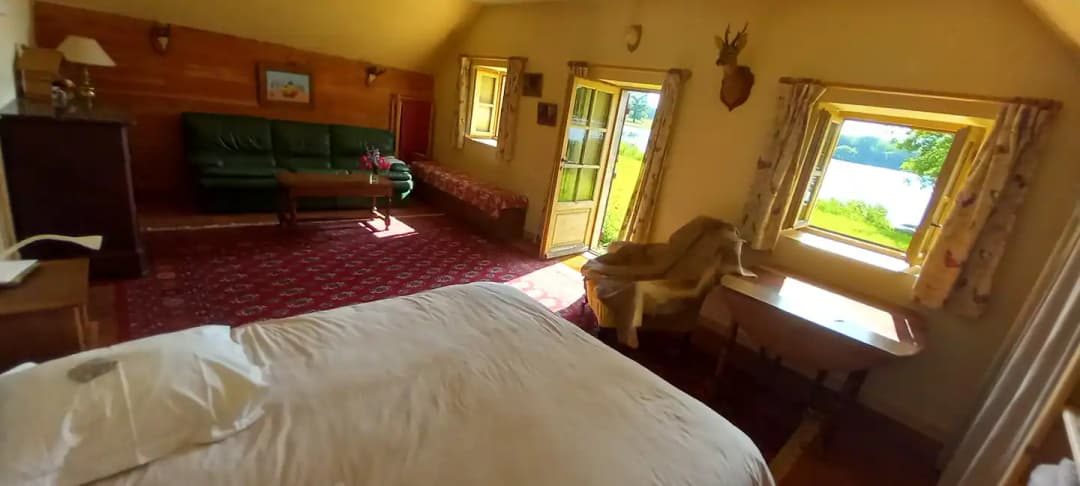 Etang de 16ha &amp; gîte haut de gamme, calme, beauté, sérénité (6 couchages) 
