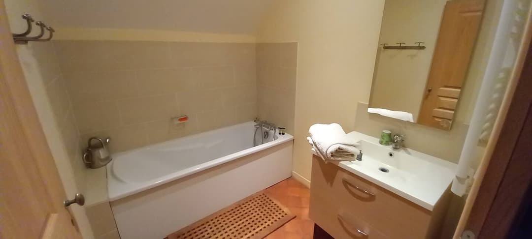Etang de 16ha &amp; gîte haut de gamme, calme, beauté, sérénité (6 couchages) 