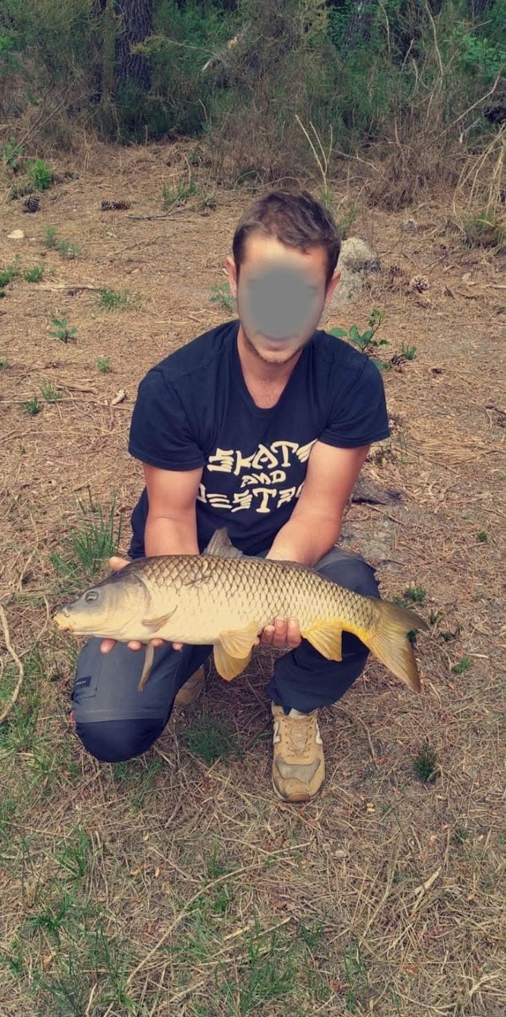 Etang tranquille au cœur d’une forêt de 30 hectares, clos.
