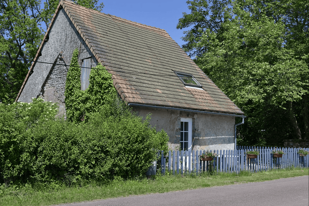 Étang de 18 ha avec gîte 4 couchages regorgeant de gros poissons 