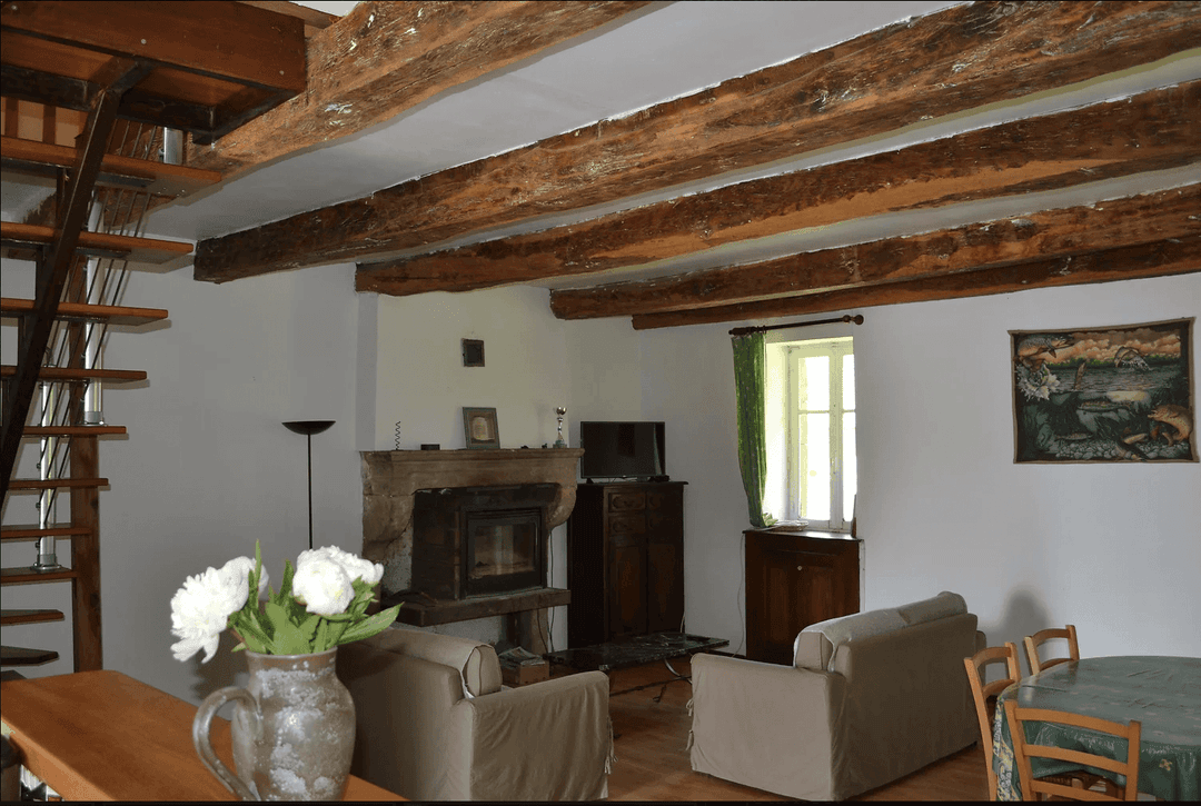 Étang de 18 ha avec gîte 4 couchages regorgeant de gros poissons 