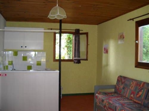 Chalets au bord d’un étangs au cœur du périgord 