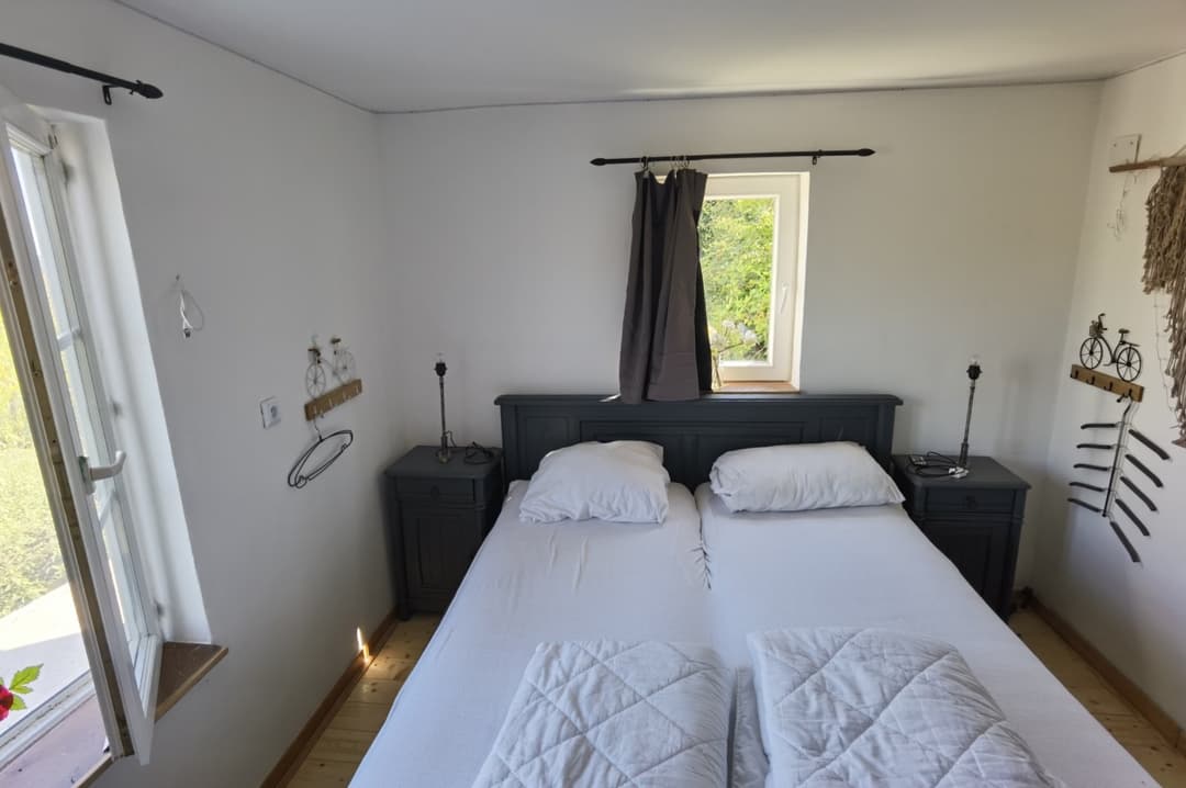 Gîte 4 personnes avec terrasse surplombant l’étang 