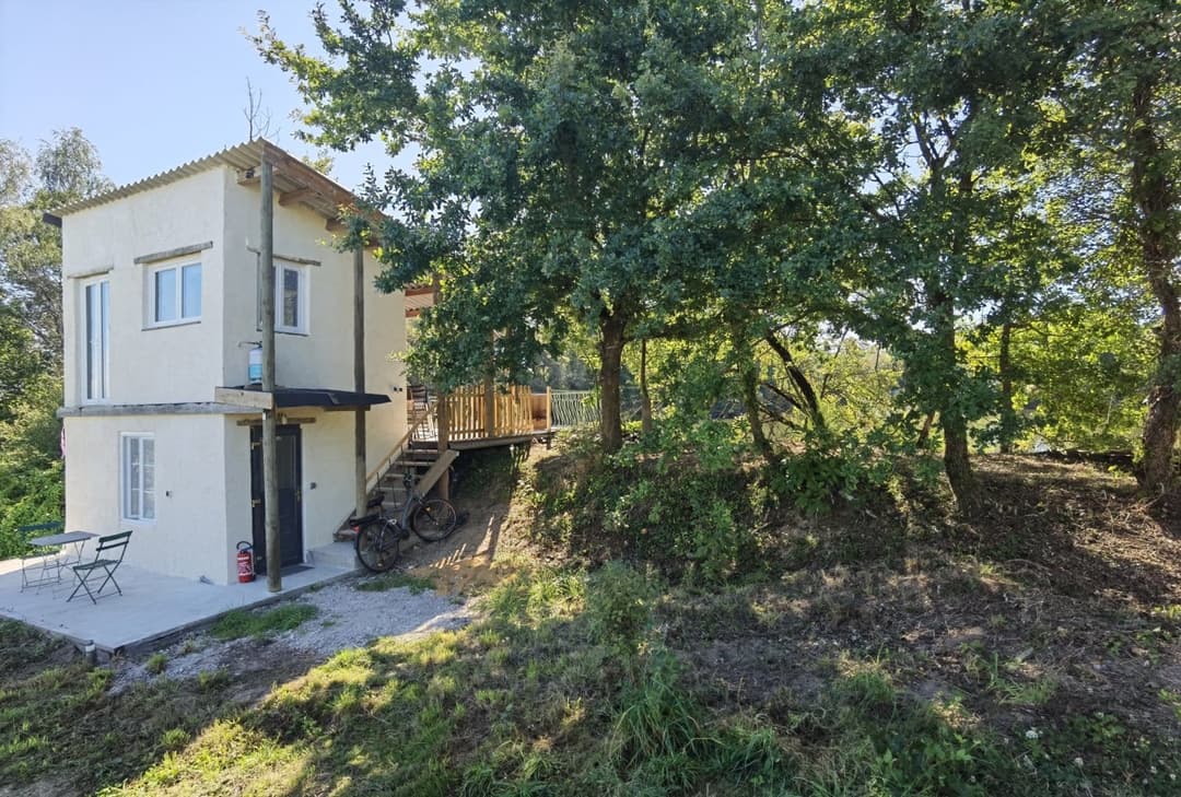 Gîte 4 personnes avec terrasse surplombant l’étang 