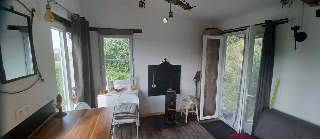 Gîte 4 personnes avec terrasse surplombant l’étang 