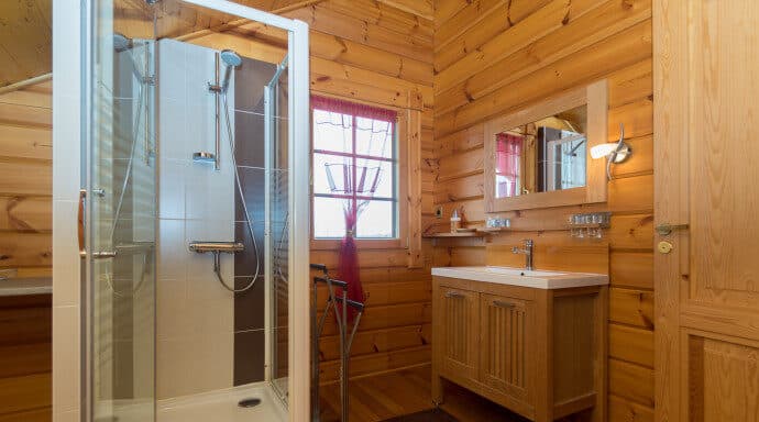 Chalet finlandais pour les amoureux de la nature avec étang privé 