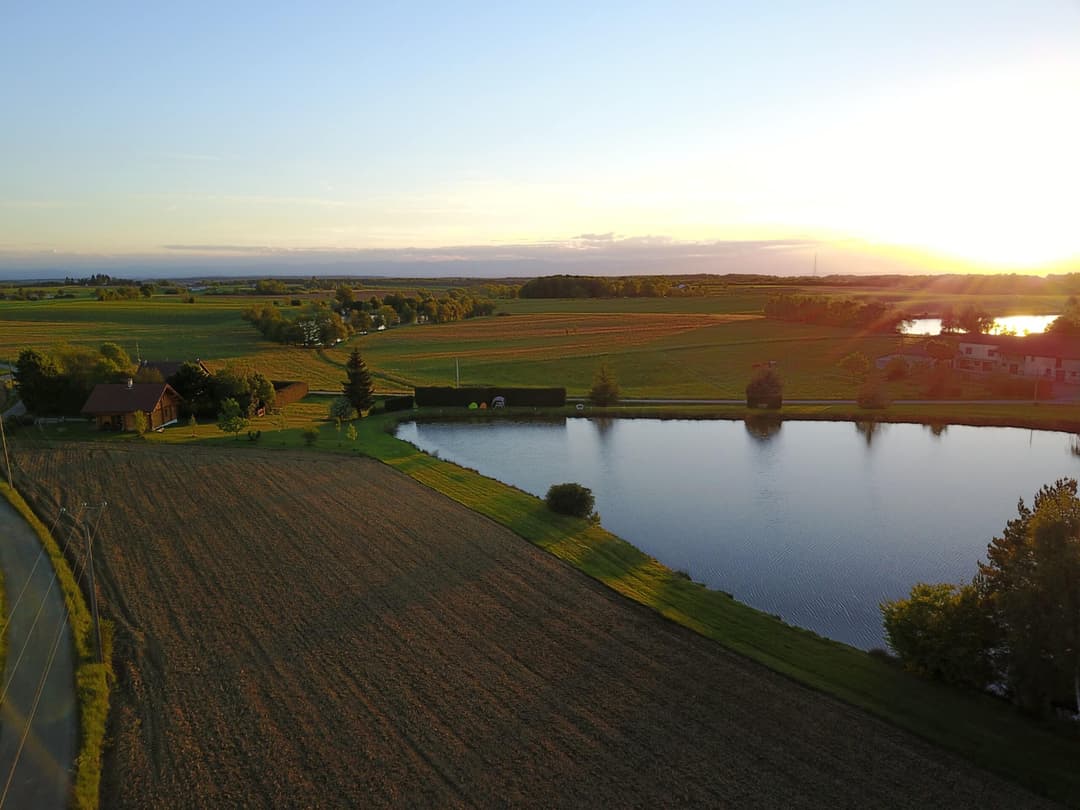 Chalet finlandais pour les amoureux de la nature avec étang privé 