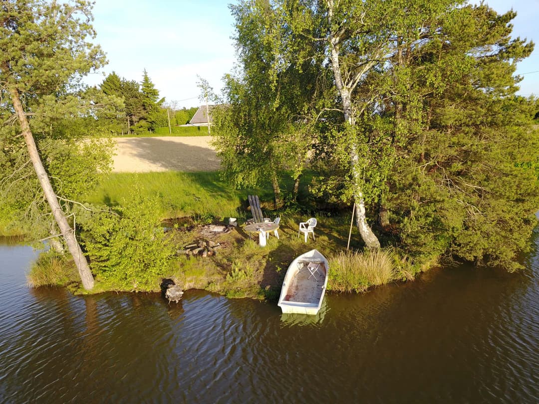 Chalet finlandais pour les amoureux de la nature avec étang privé 