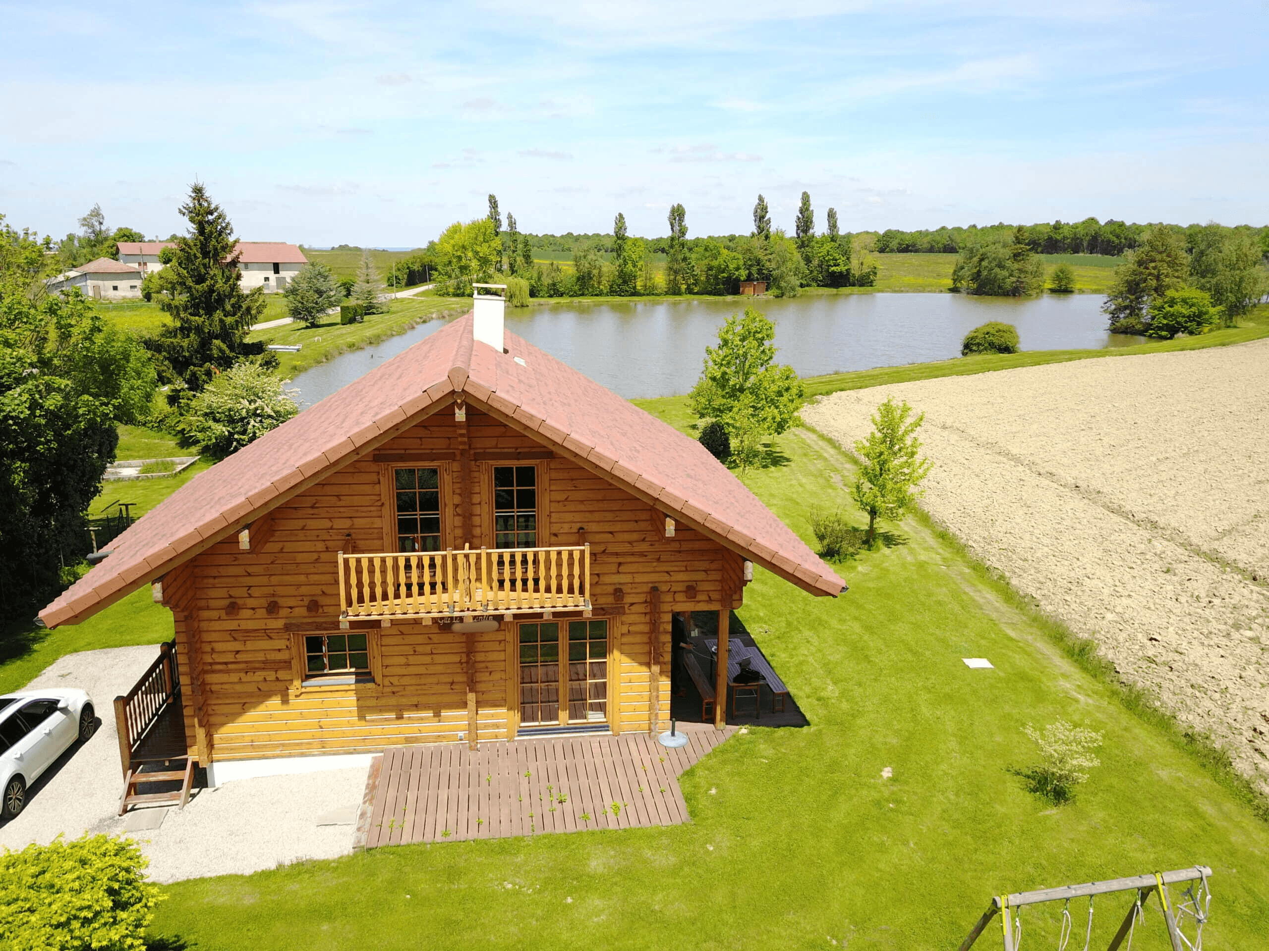 Chalet finlandais pour les amoureux de la nature avec étang privé 