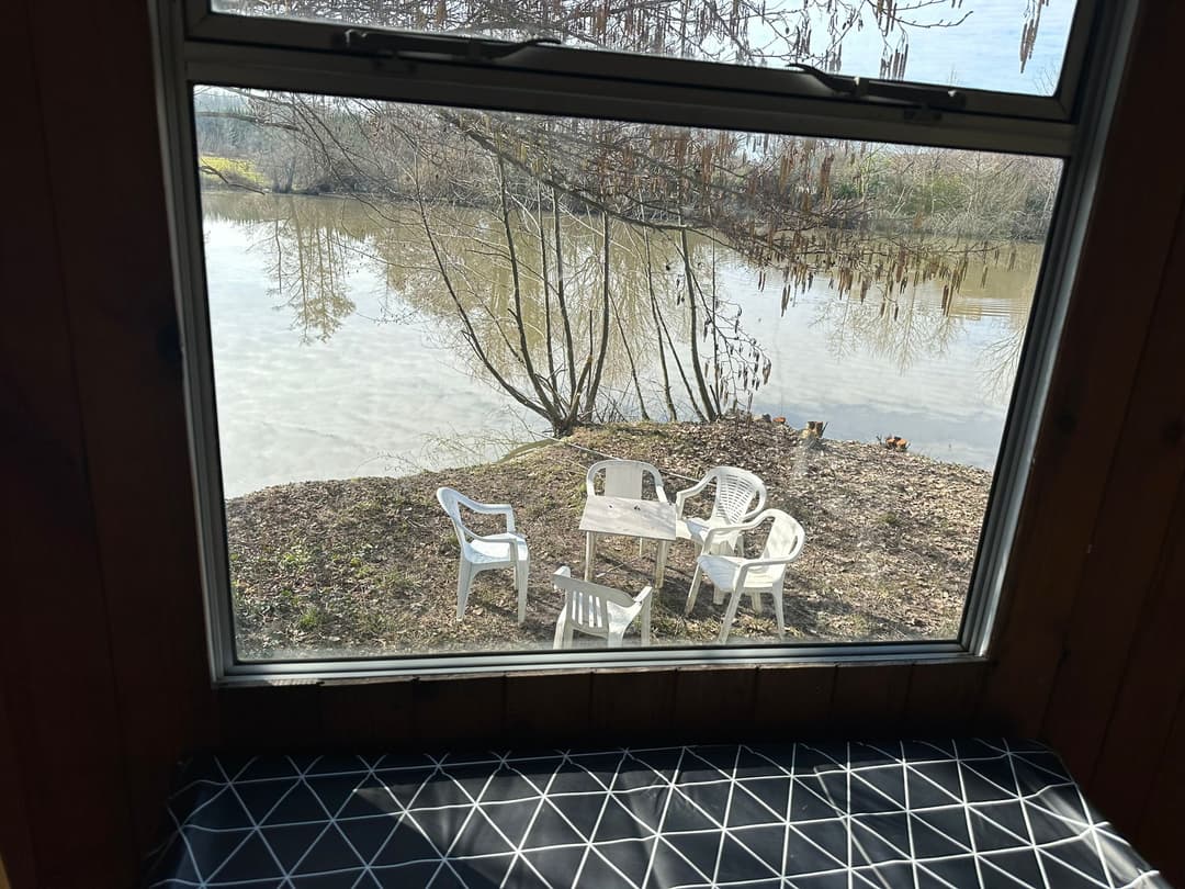 Bungalow 2 tout confort avec étang privé de 3 ha et accès jacuzzi 