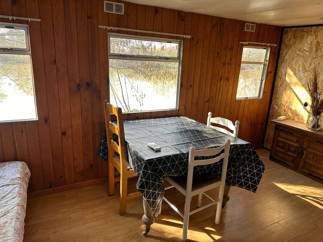 Bungalow 2 tout confort avec étang privé de 3 ha et accès jacuzzi 