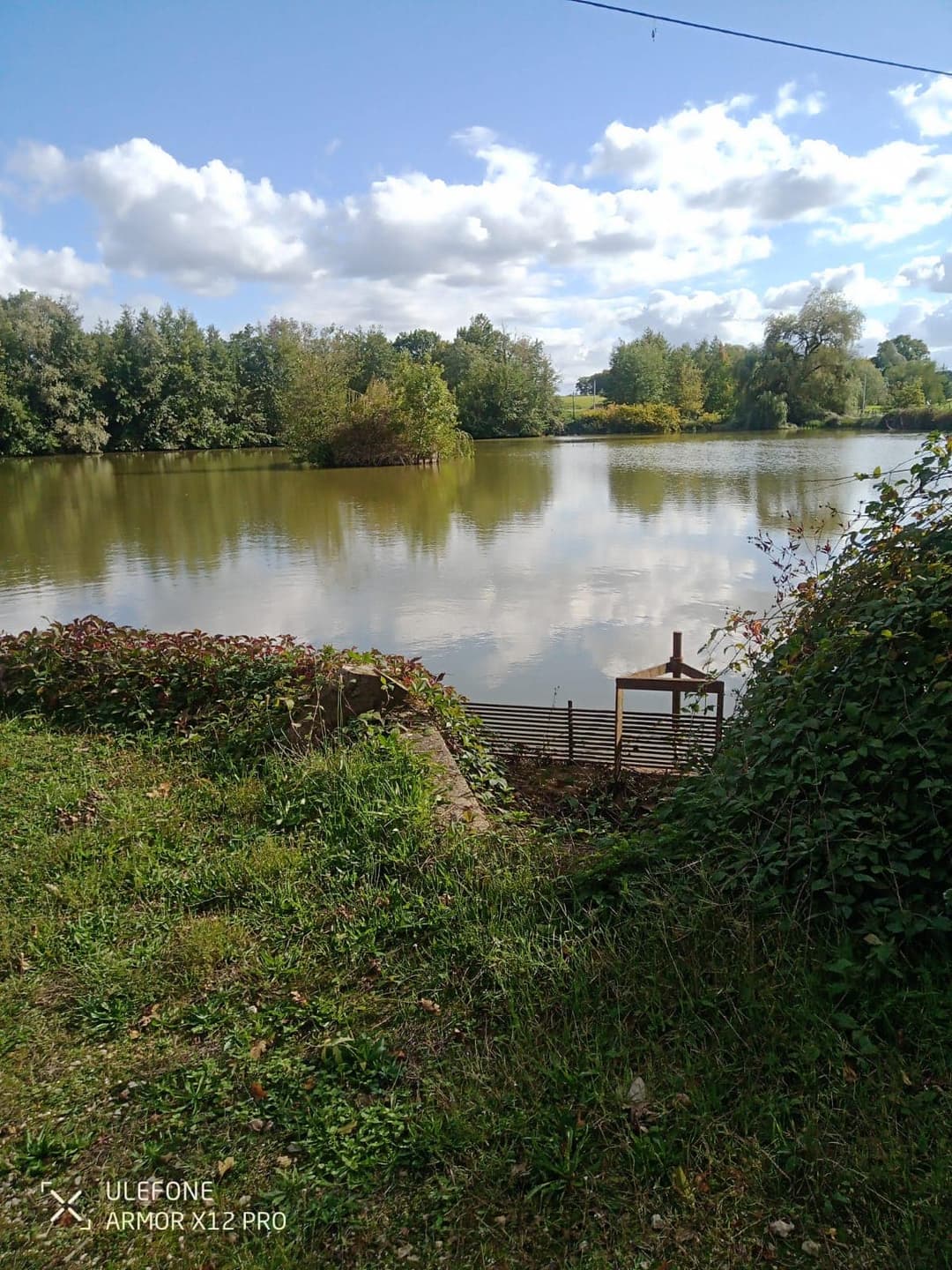 Etang de 2.5ha avec son mobil home en Saône-et-Loire 