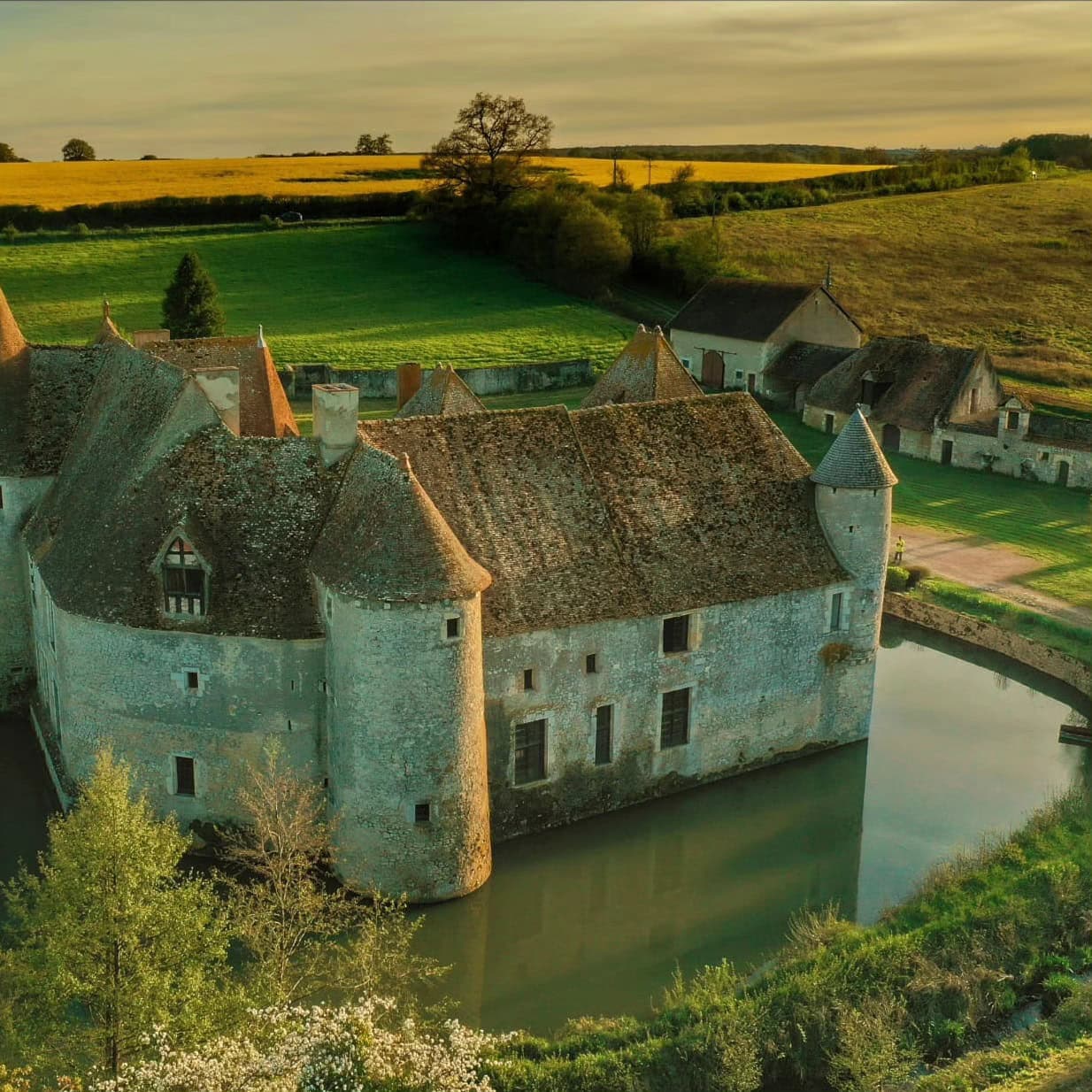 Journée pêche dans les douves d’un château 