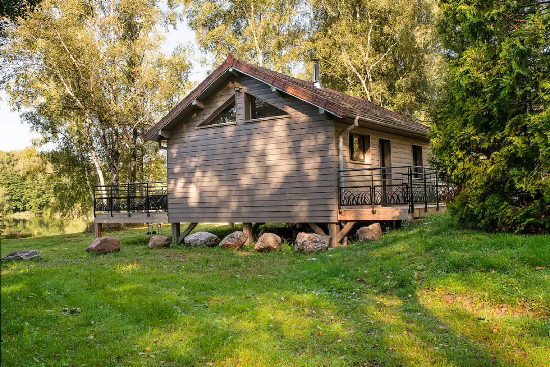Magnifique chalet avec bain nordique et son étang de 11ha 