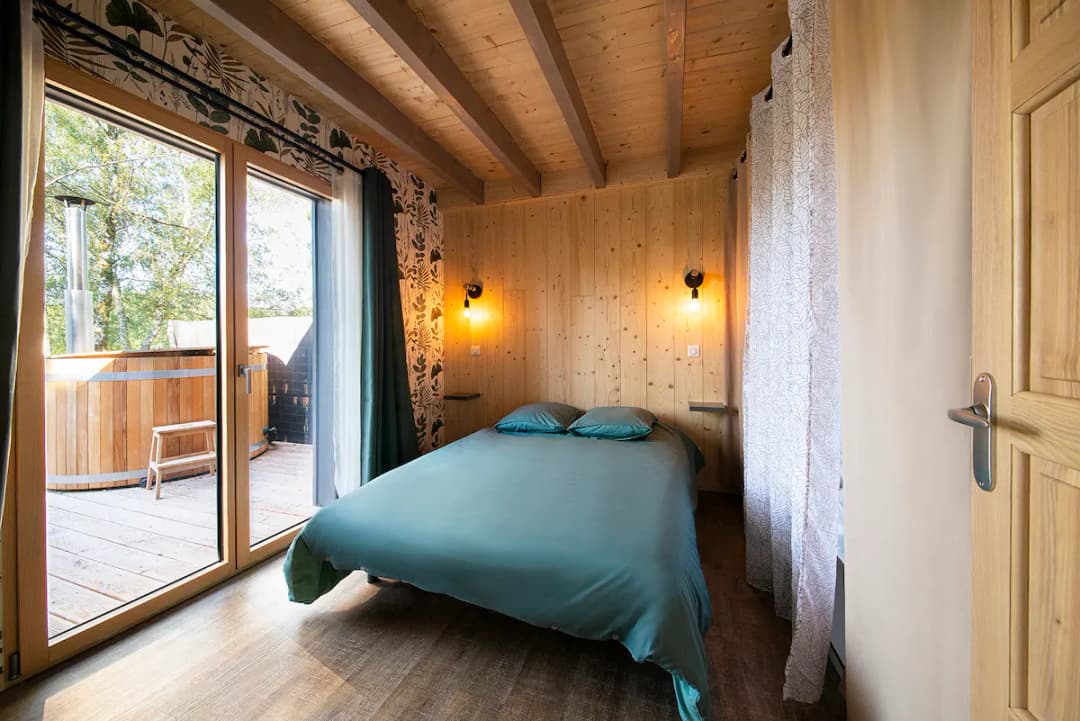 Magnifique chalet avec bain nordique et son étang de 11ha 