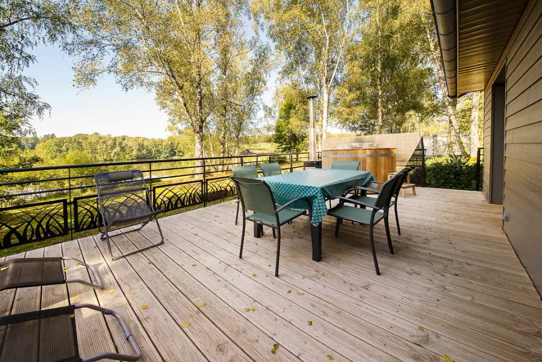 Magnifique chalet avec bain nordique et son étang de 11ha 