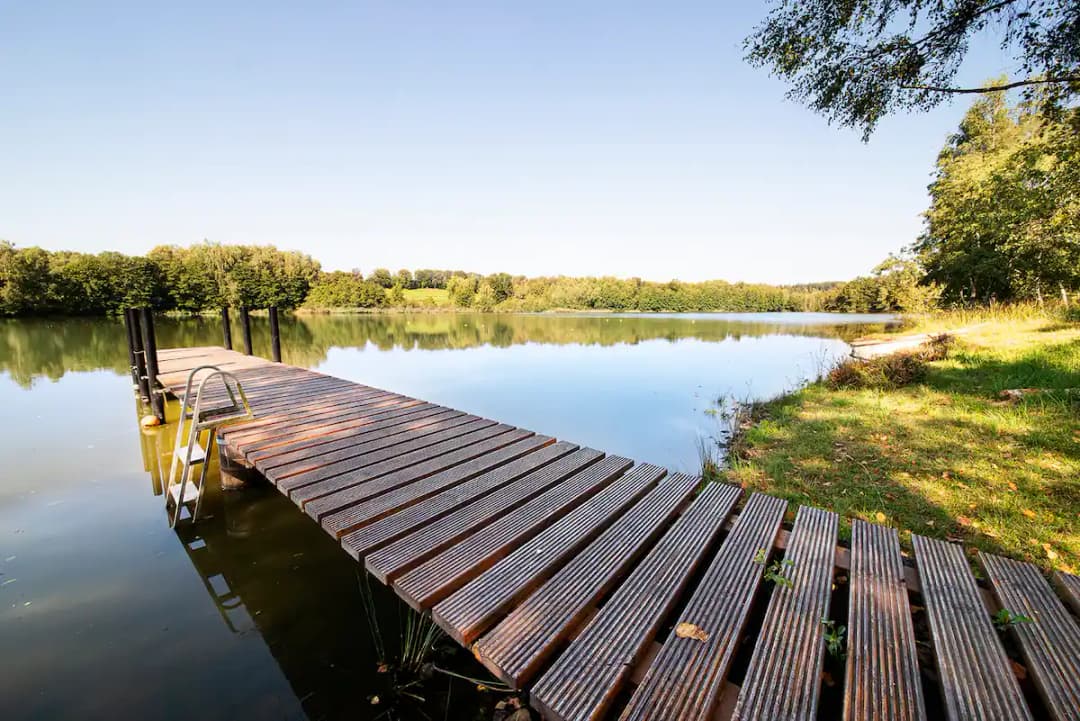 Magnifique chalet avec bain nordique et son étang de 11ha 