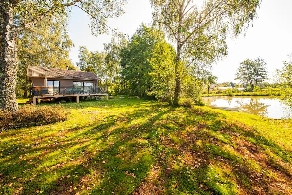 Magnifique chalet avec bain nordique et son étang de 11ha 