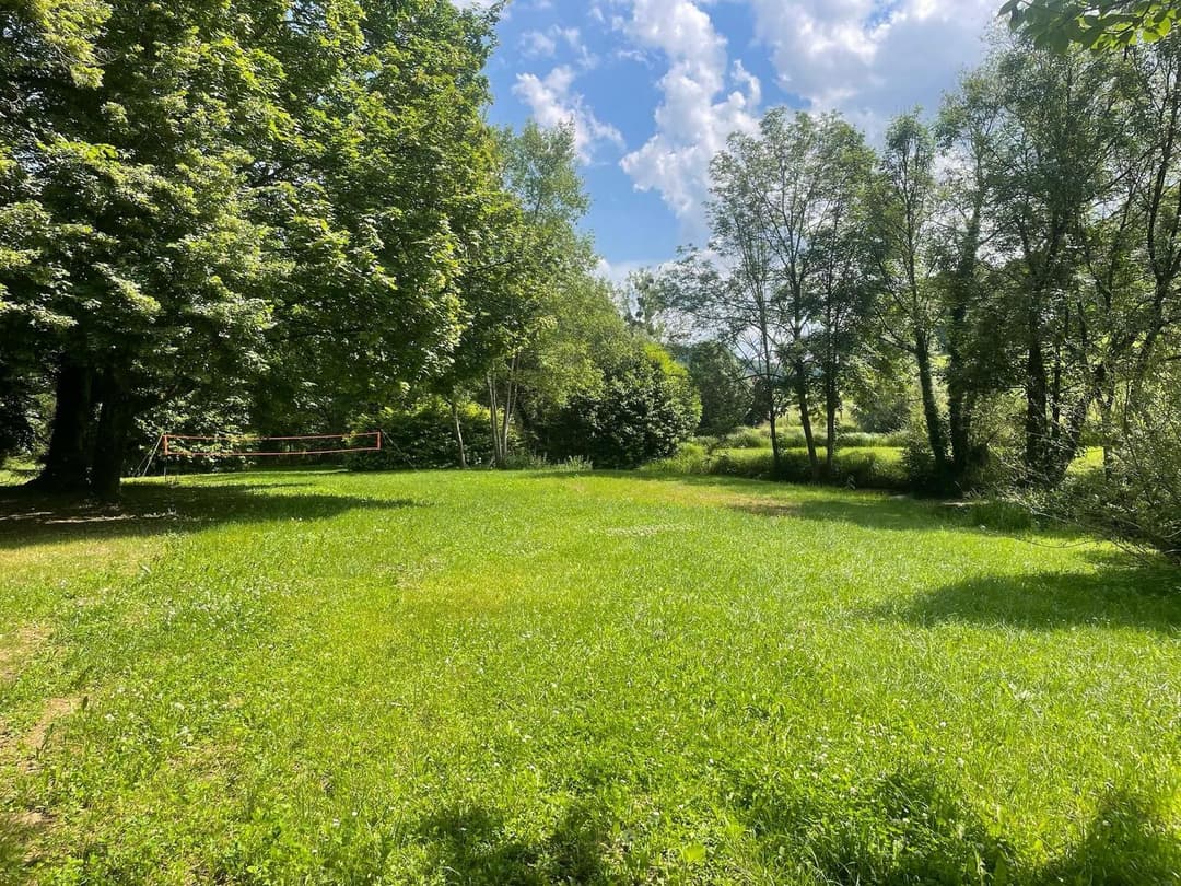Gîte tout confort pour des vacances de rêve au cœur de la nature avec étang privé pour la pêche 