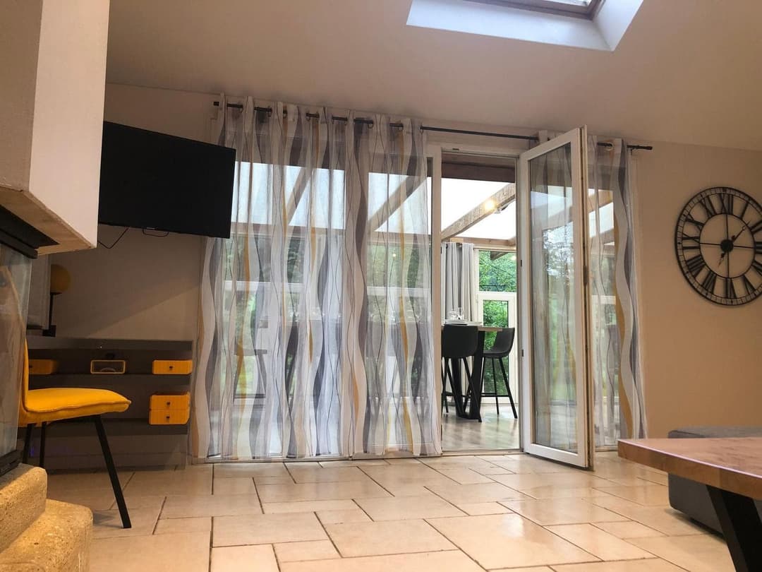 Gîte tout confort pour des vacances de rêve au cœur de la nature avec étang privé pour la pêche 