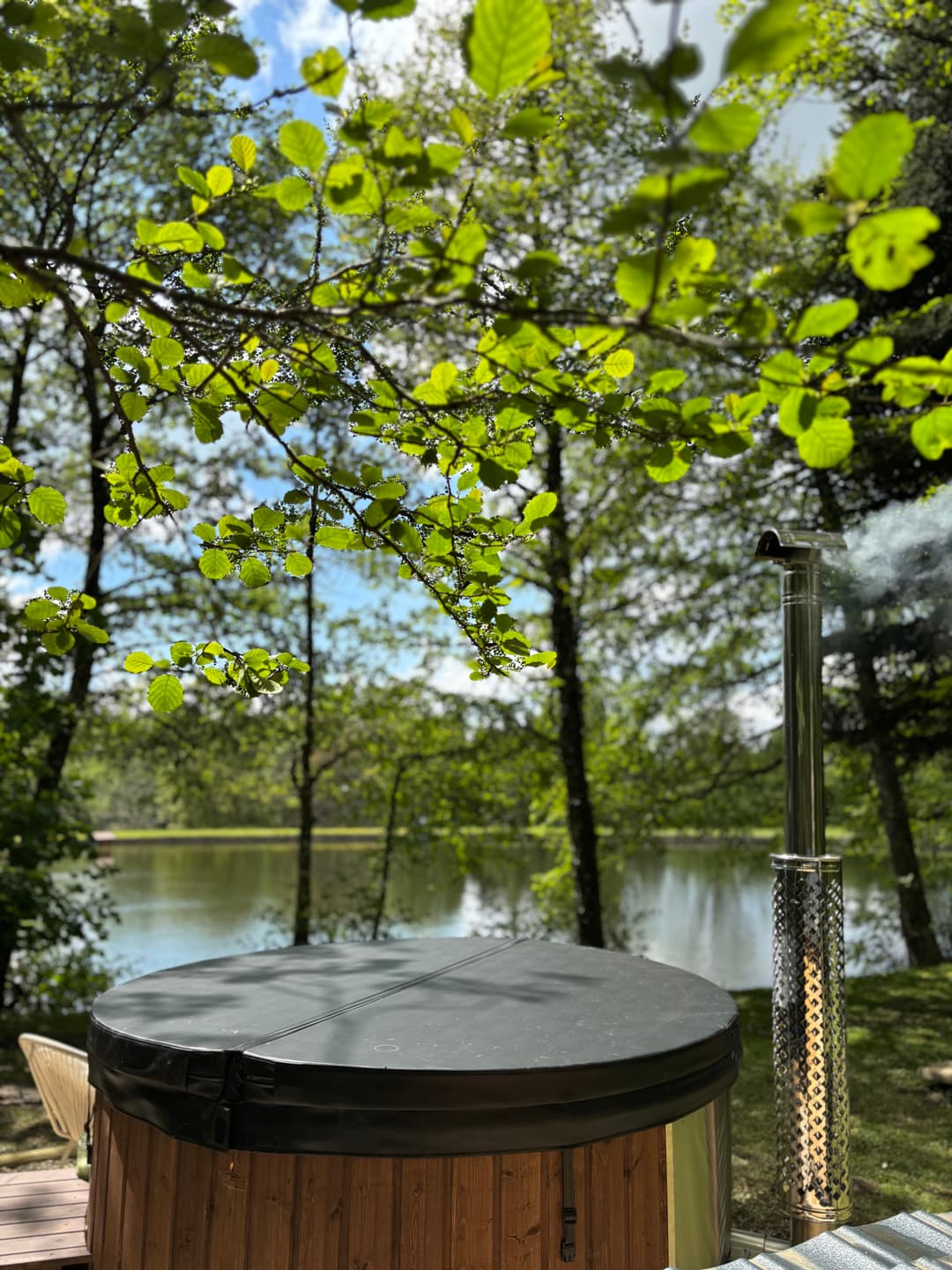 Chalet familial avec étang privé et grand jardin en Auvergne