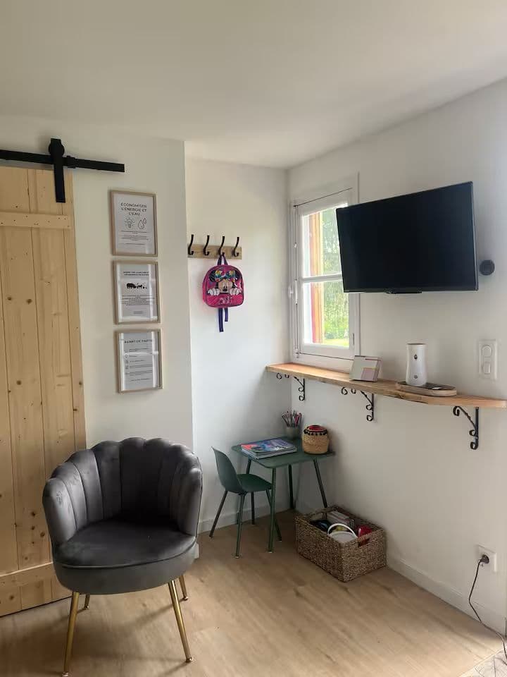 Chalet familial avec étang privé et grand jardin en Auvergne 