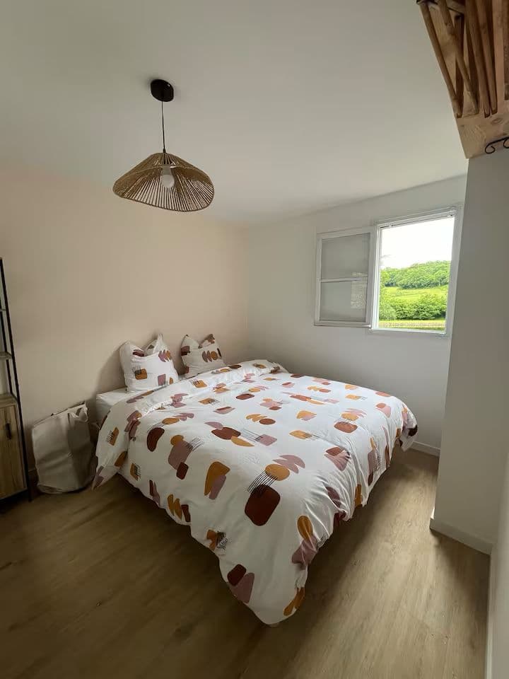 Chalet familial avec étang privé et grand jardin en Auvergne 