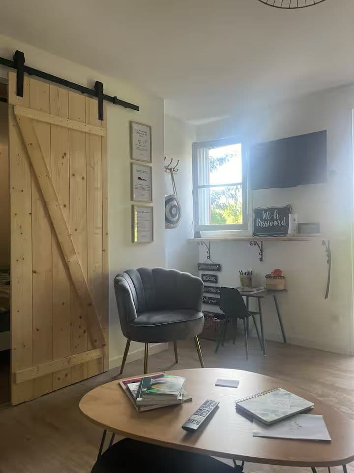 Chalet familial avec étang privé et grand jardin en Auvergne 
