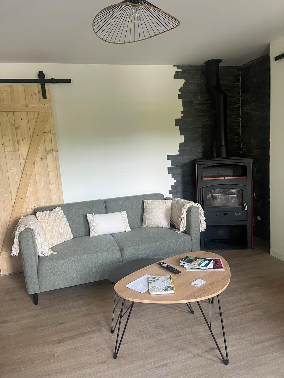 Chalet familial avec étang privé et grand jardin en Auvergne 