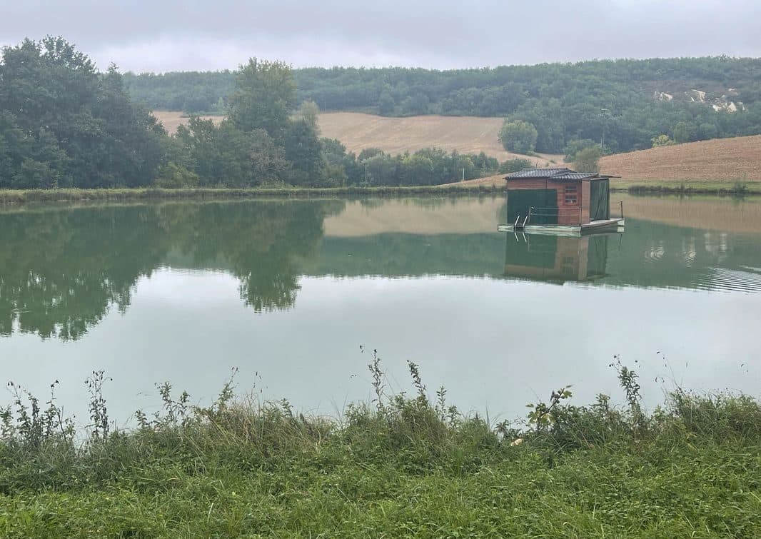 Étang d’un hectare pour camper et pêcher en No-kill dans la campagne pennoise 