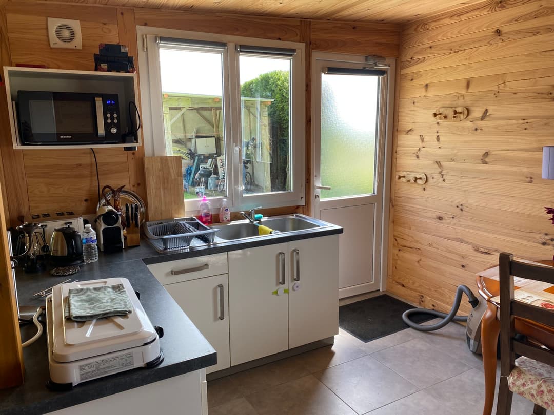 Chalet autonome avec vue sur jardin et étang privé 
