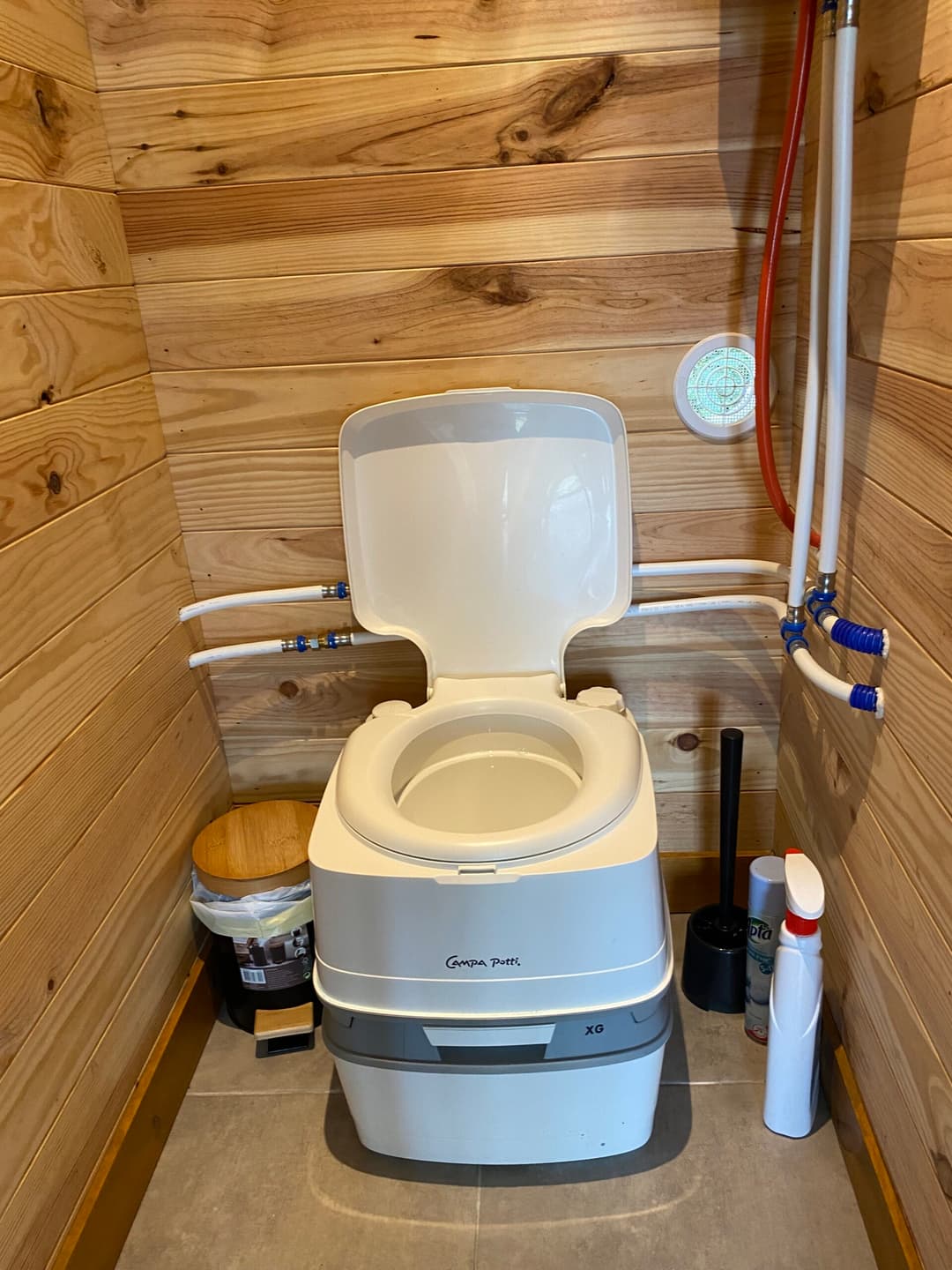Chalet autonome avec vue sur jardin et étang privé 