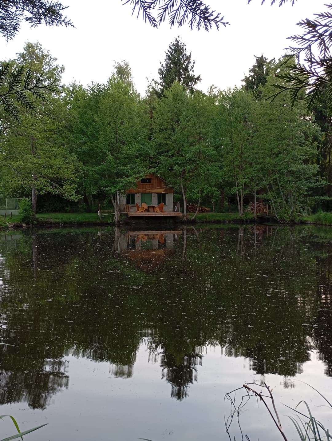 étang avec maison de 30 m2