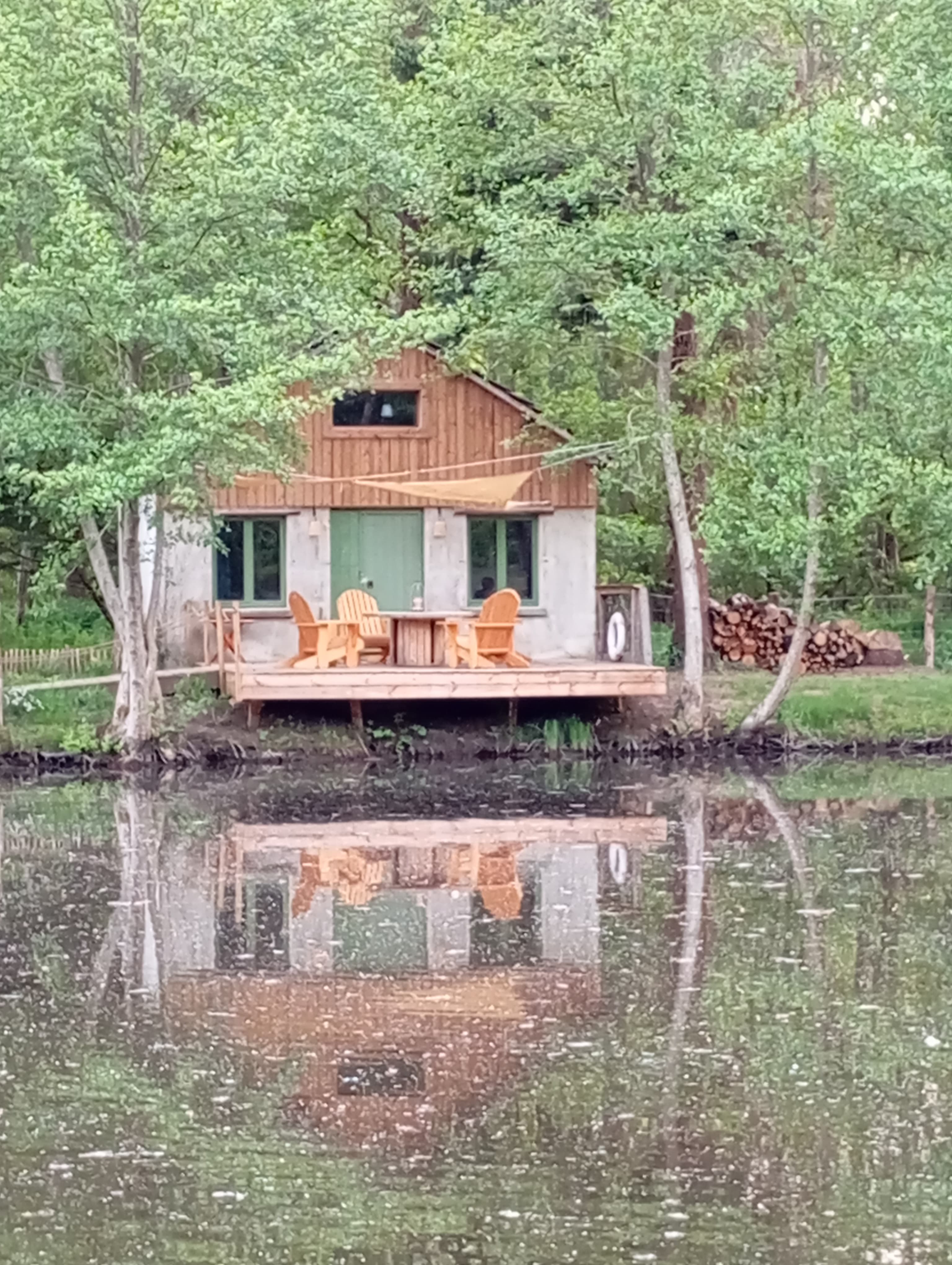 étang avec maison de 30 m2