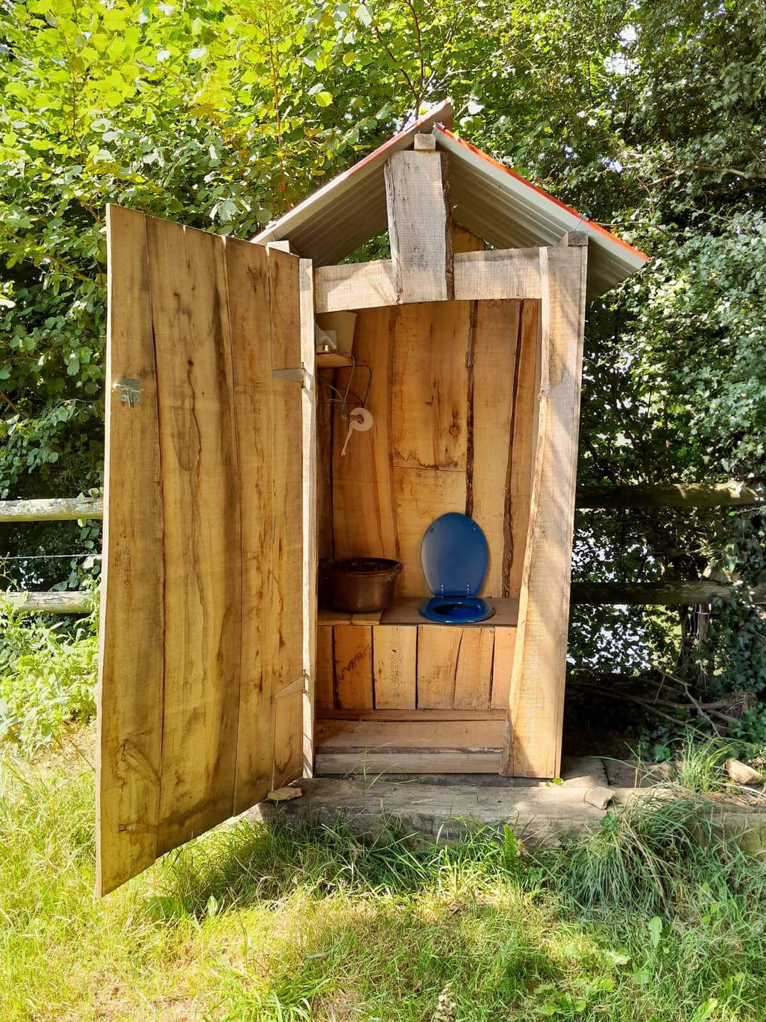 Etang de 1 ha pour camper et pêcher 