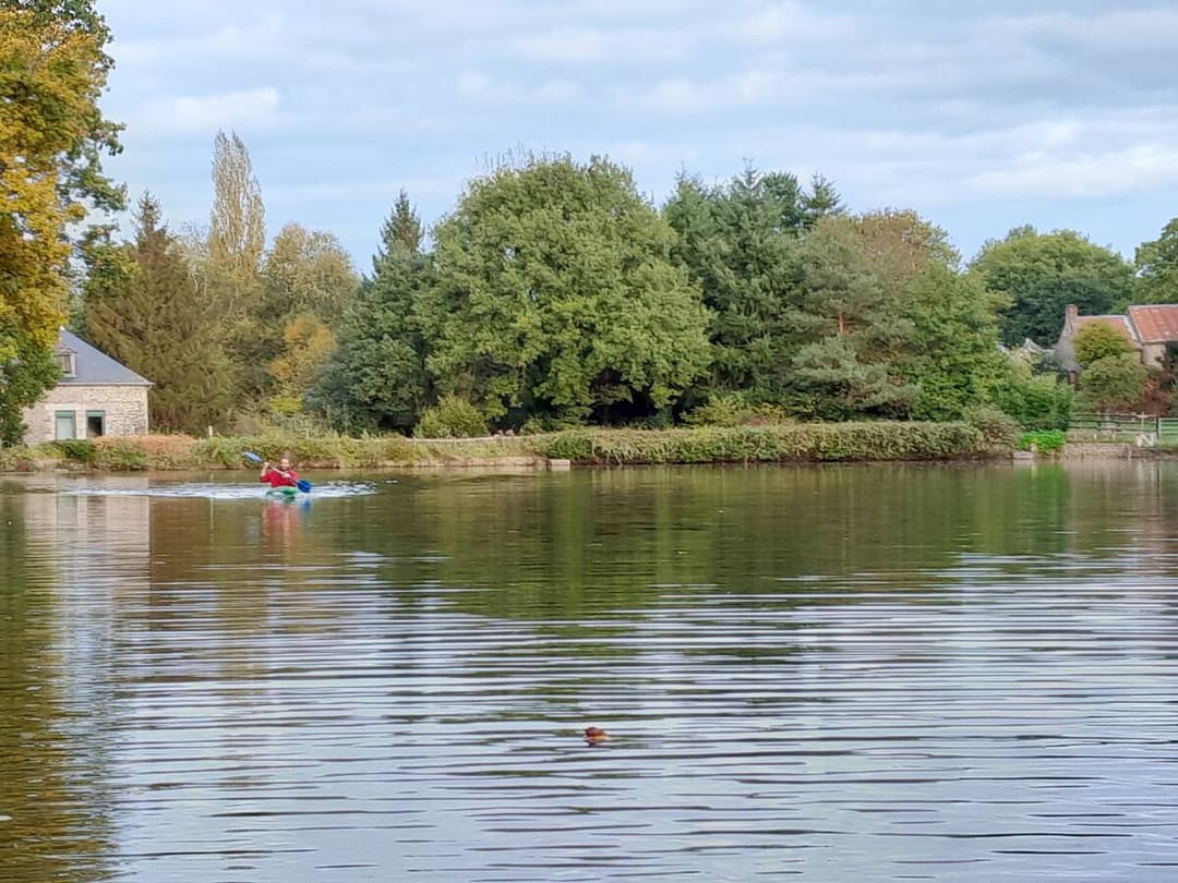 Etang de 1 ha pour camper et pêcher 