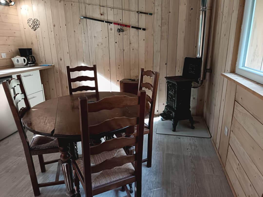 Cabane tout équipée et ces étangs de 4ha et 1ha 