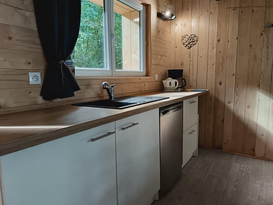 Cabane tout équipée et ces étangs de 4ha et 1ha 