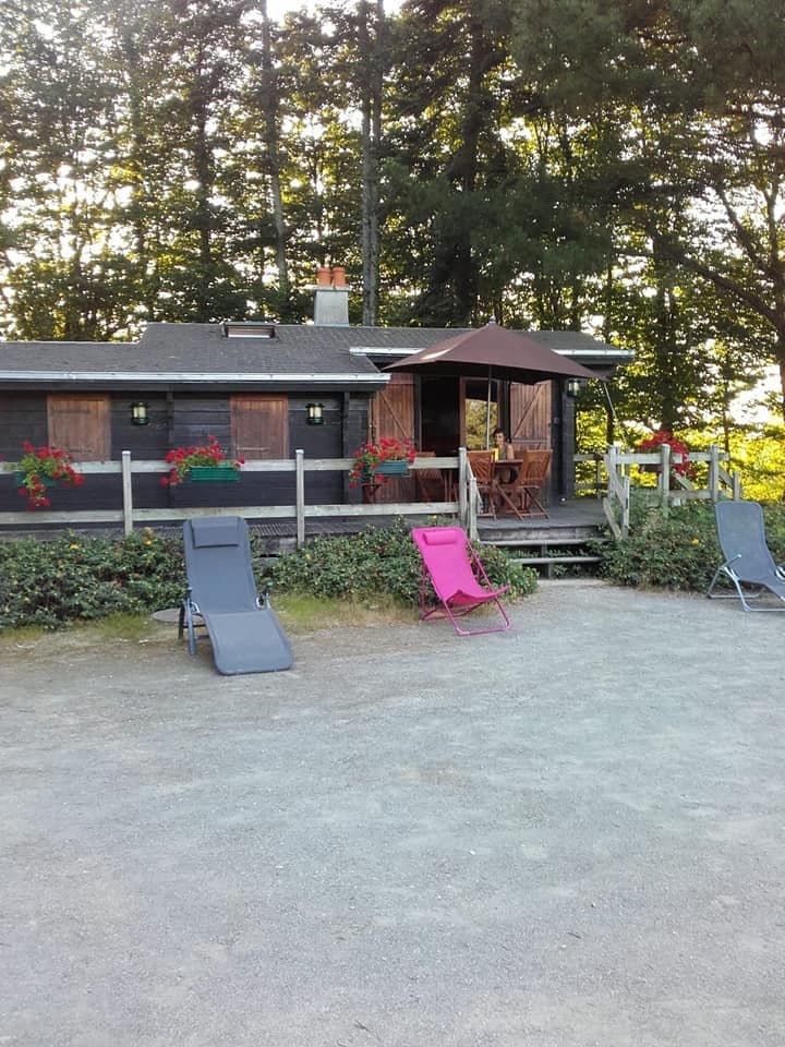 Chalet 4 personnes avec deux étangs privés