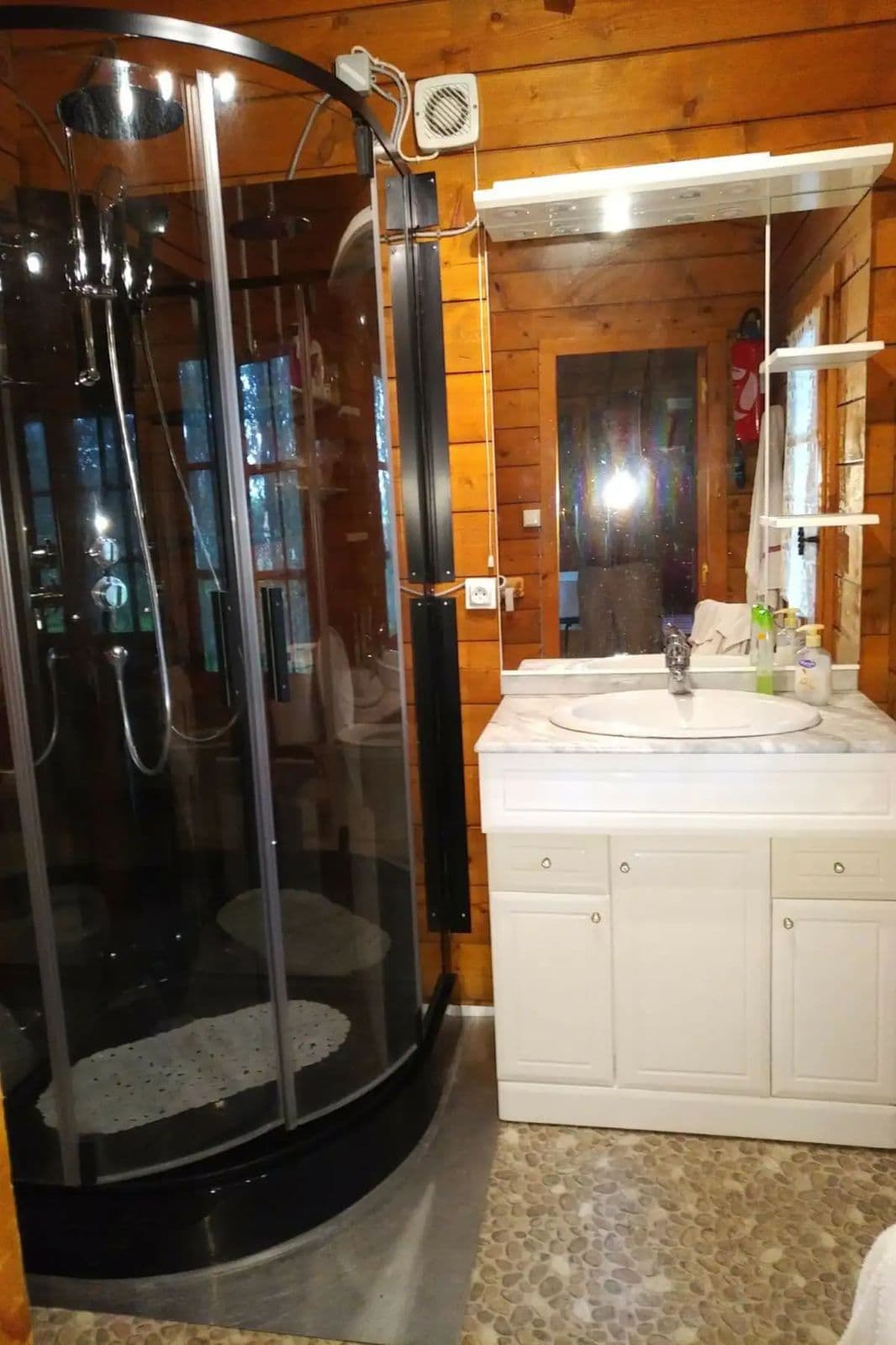 Chalet 4 personnes avec deux étangs privés