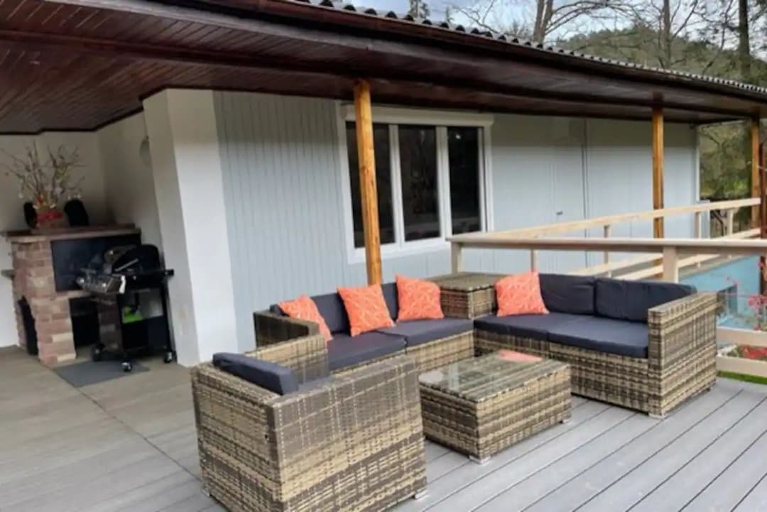 Chalet au bord d’un étang de 2ha  dans le parc naturel des vosges du nord 