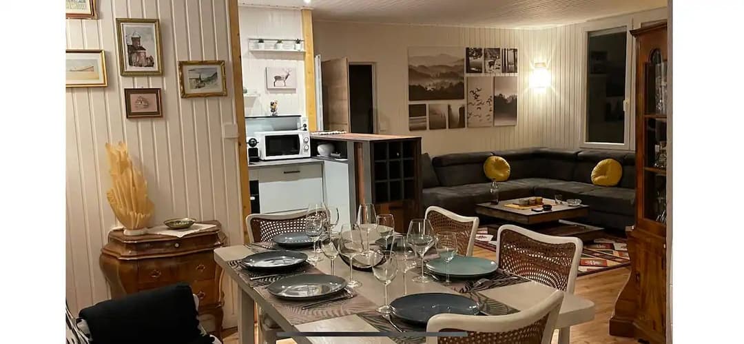 Chalet au bord d’un étang de 2ha  dans le parc naturel des vosges du nord 