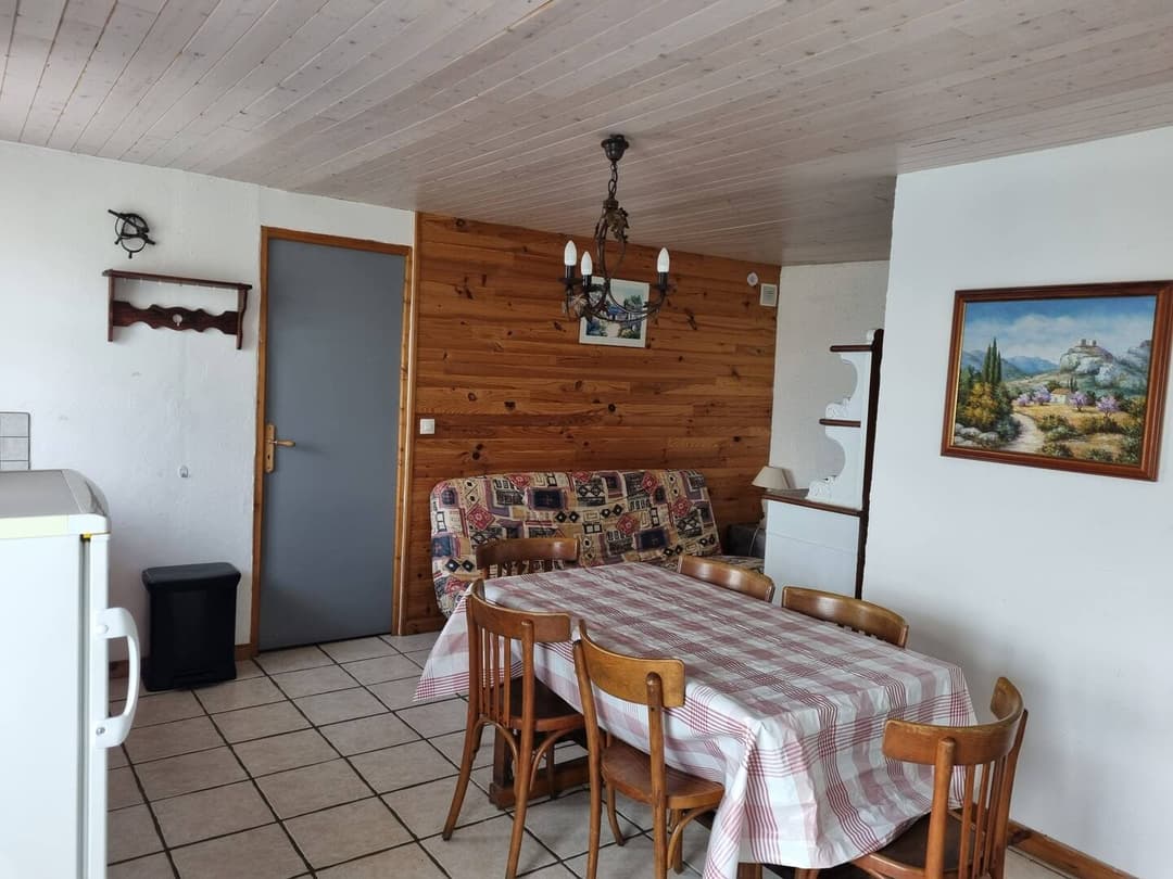 Maison de montagne avec son lac privé 