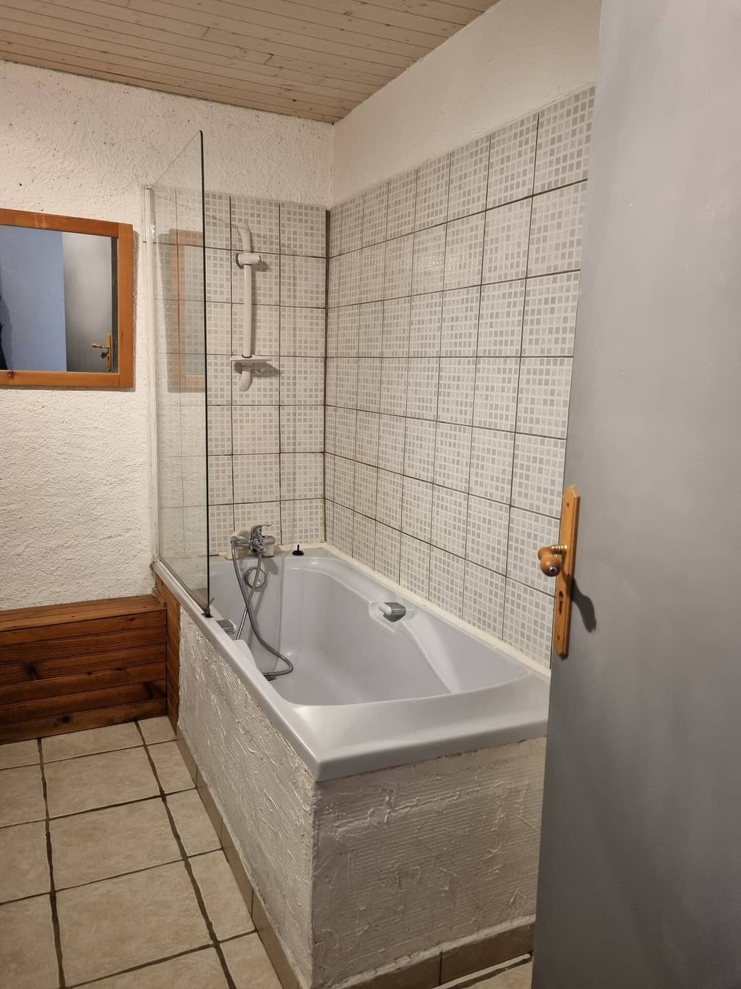 Maison de montagne avec son lac privé 