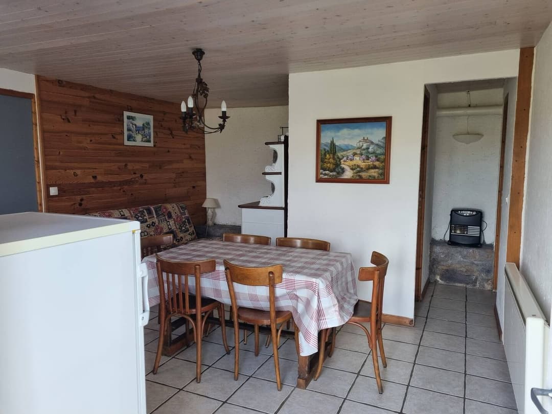 Maison de montagne avec son lac privé 