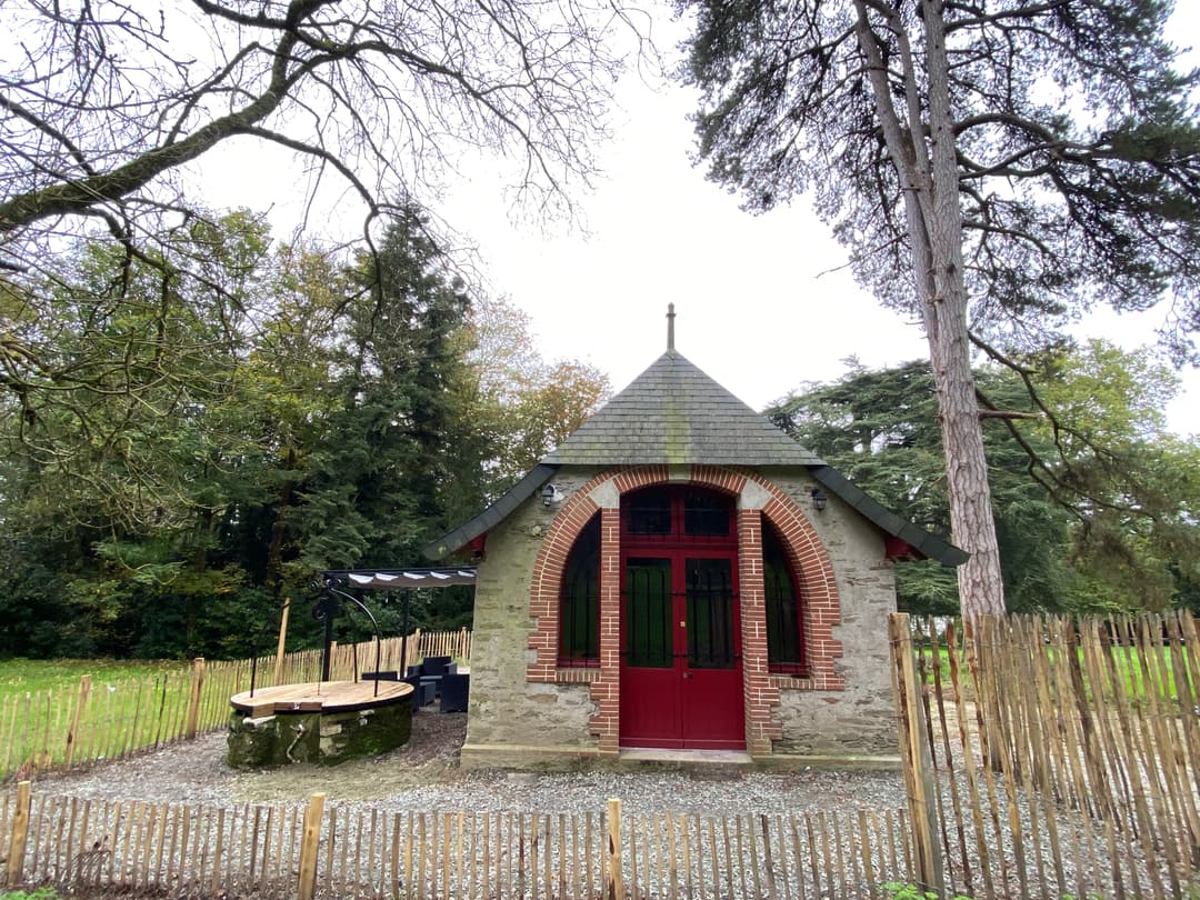 Charmante maisonnette au bord de l’eau