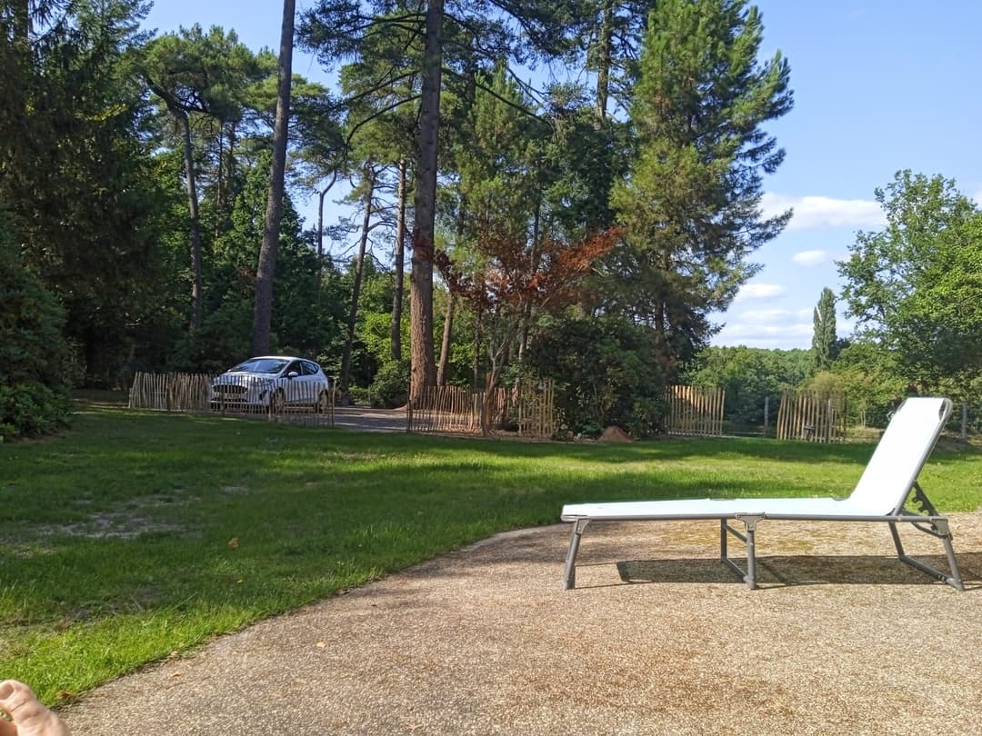 Maison tout confort avec étang privé en lisière de forêt 
