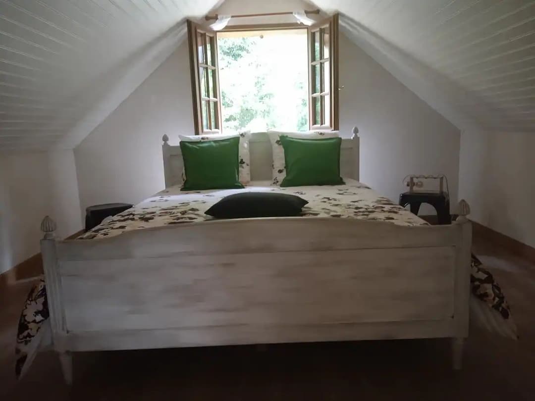 Maison tout confort avec étang privé en lisière de forêt 